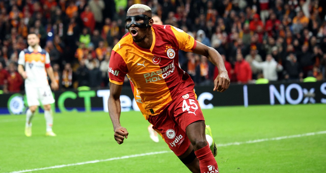 Victor Osimhen, bu sezon 4 maçta 6 gol kaydetti.