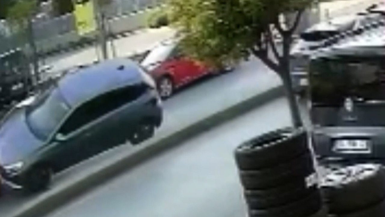 Güngören'de akılalmaz kaza kamerada! Takla atan araçtan burnu bile kanamadan çıktı