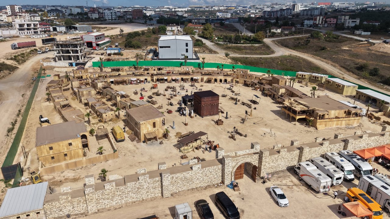 İlçedeki devasa plato görenleri şaşırtıyor!  Sancı; İslamiyetin Doğuşu  çekimlerinden fotoğraflar dikkat çekti