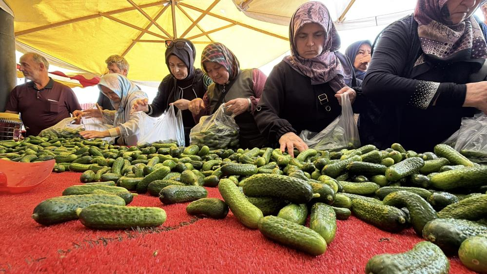 Kışlık pazar mesaisi başladı! Sebze fiyatlarının kilosu 100-150 lira bandında değişiyor