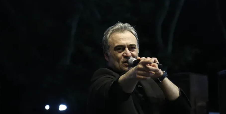 Kutsi kaç yaşında, nereli, evli mi? Doktorlar dizisinin Levent ve Elası Tuzlu Kahve dizisinde bir araya geldi!