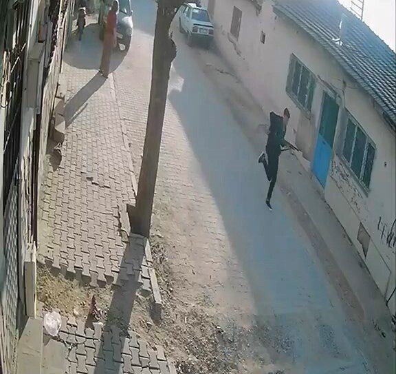 Manisada okula ateş açan saldırganın kaçtığı anlar ortaya çıktı