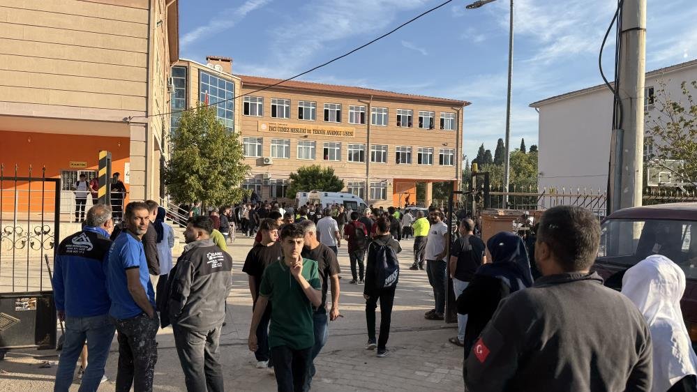 Manisa'da okula silahlı saldırı! Yaralı öğrenciler var, saldırgan gözaltında