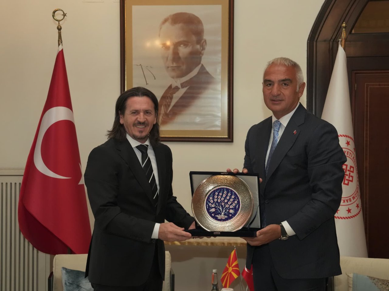 Osmanlı paralarını ziyaret ettiler! Kuzey Makedonya Kültür Bakanı Süleymani Bakan Ersoyla görüştü