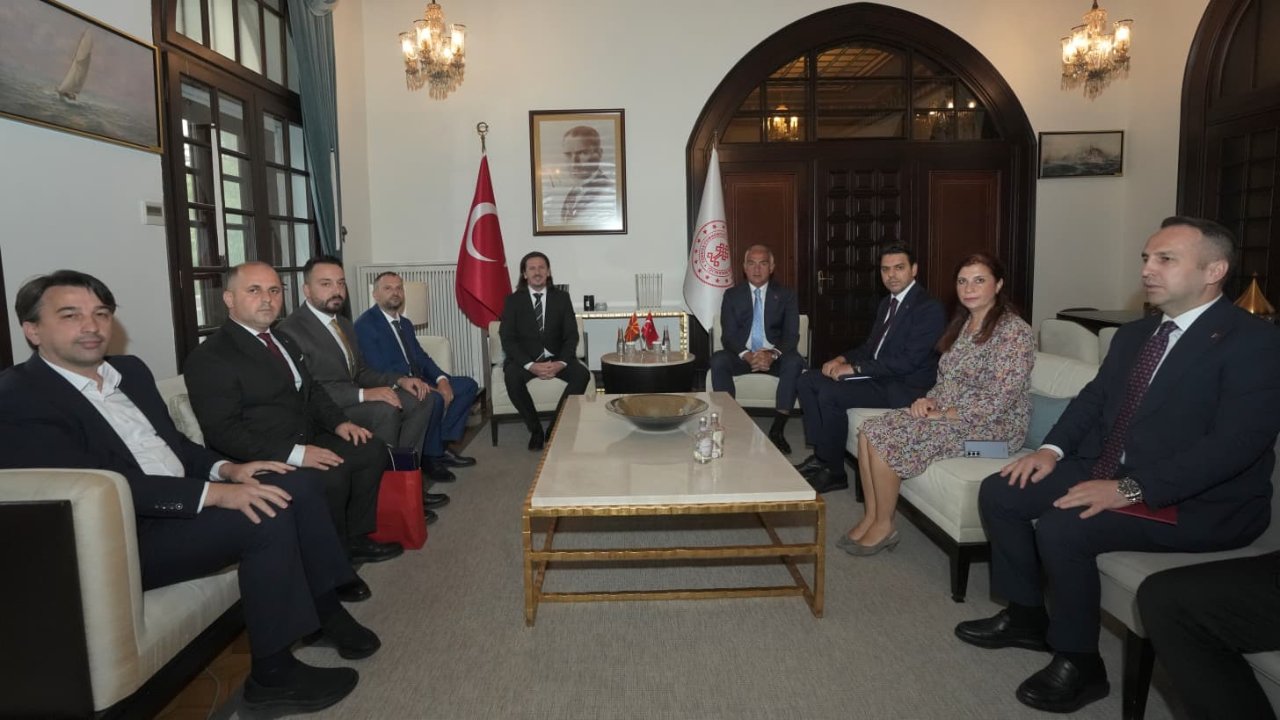 Osmanlı paralarını ziyaret ettiler! Kuzey Makedonya Kültür Bakanı Süleymani Bakan Ersoyla görüştü