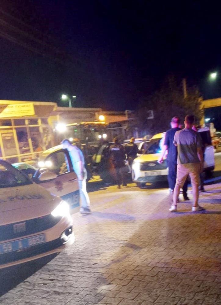 Tekirdağda hareketli anlar! Kaçmaya çalışan traktör, polis aracına çarptı