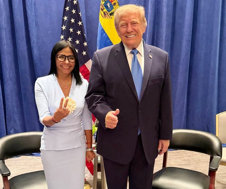ABD Başkanı Trump ile Venezuelanın geçici lideri Rodriguez ilk kez görüştü
