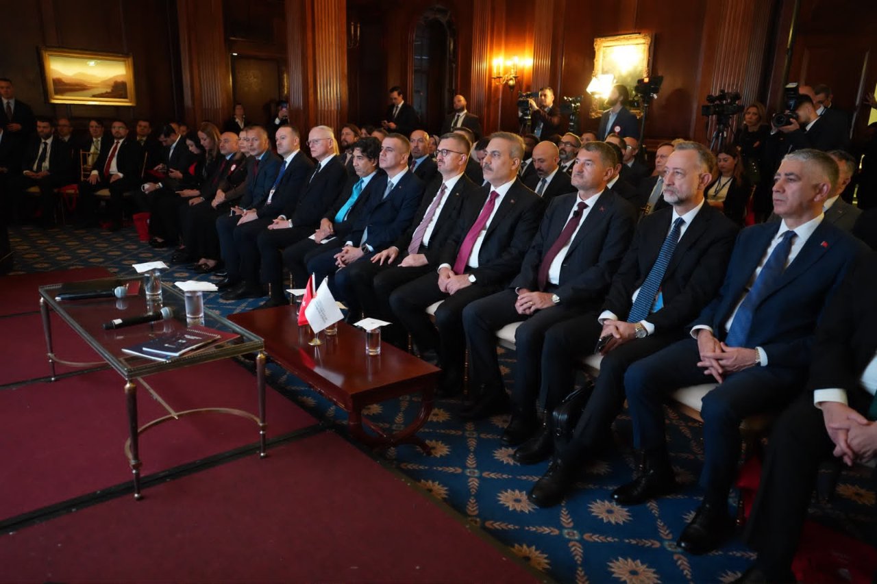 ABDde Hakan Fidan farkı! Tek soruyla mat etti, sözleri alkış aldı