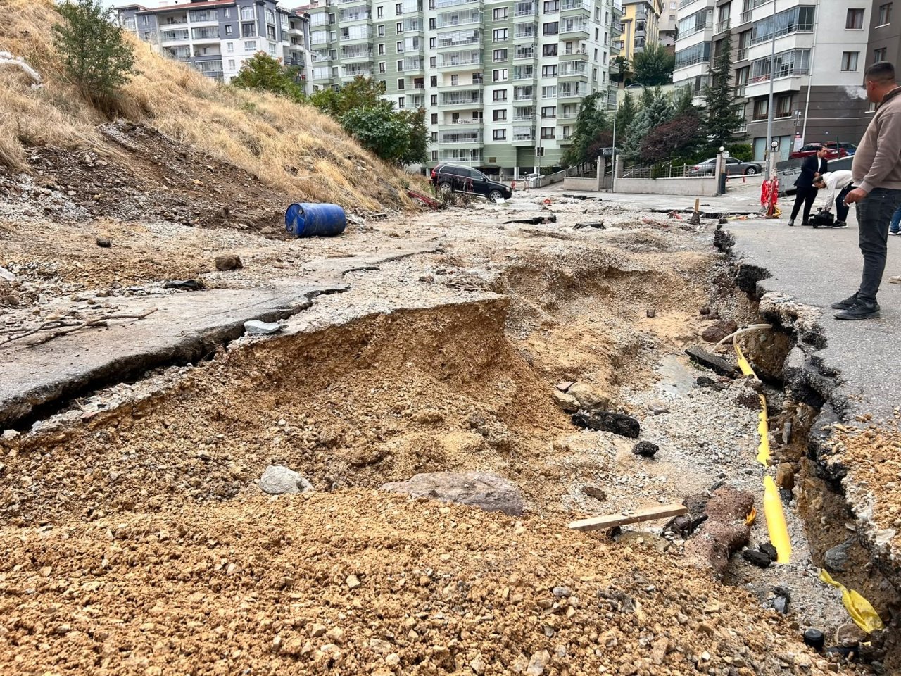 Ankarada sel sonrası yol yarıldı! Hasarın boyutu gün ağarınca ortaya çıktı