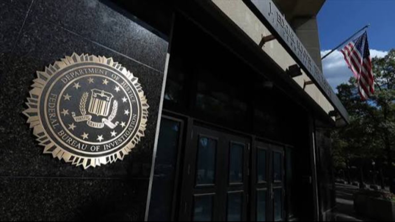FBI'a siber darbe! Ajanların kişisel verilerini ele geçirildi
