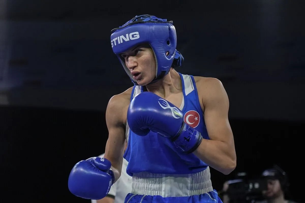 Hatice Akbaş'ın olimpiyatlarda gümüş madalyası ve dünya şampiyonluğu bulunuyor.