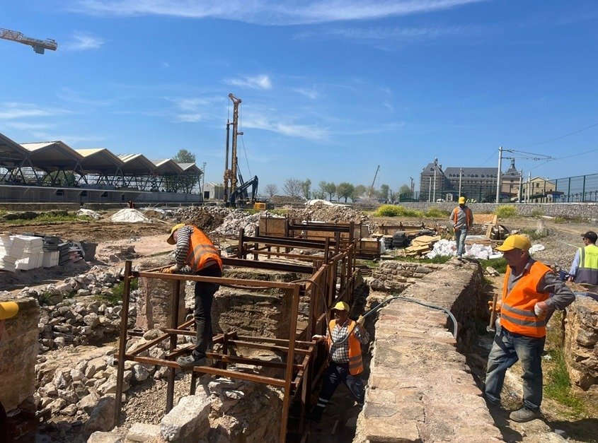 Haydarpaşa Garı’nın açılışı 2027’ye kaldı! Yüzde 80’i çürüyen zemin kazıklarının restorasyonu sürüyor