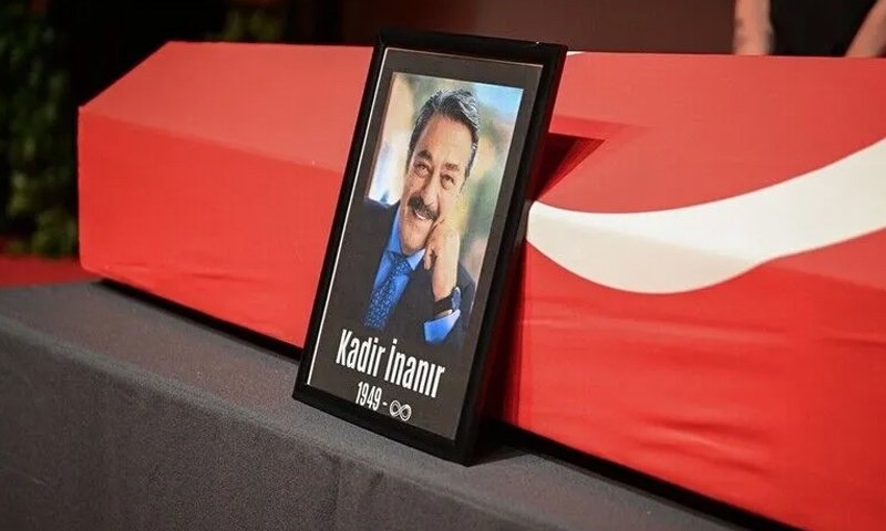 Kadir İnanır'ın cenazesi Ulus Mezarlığı'na defnedildi