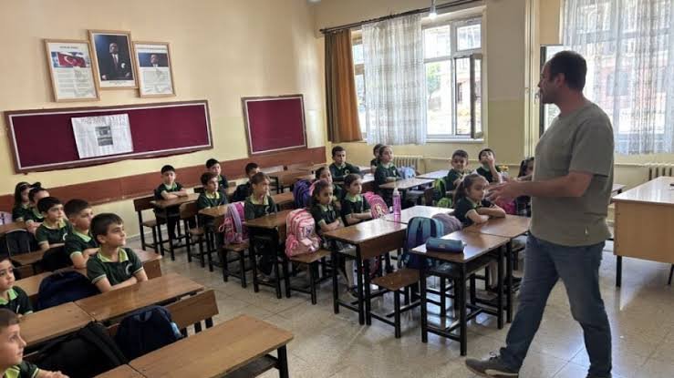 İstanbulda okullar tatil mi, 23 Eylül bugün okul var mı? Son dakika valilik açıklamaları takip ediliyor!