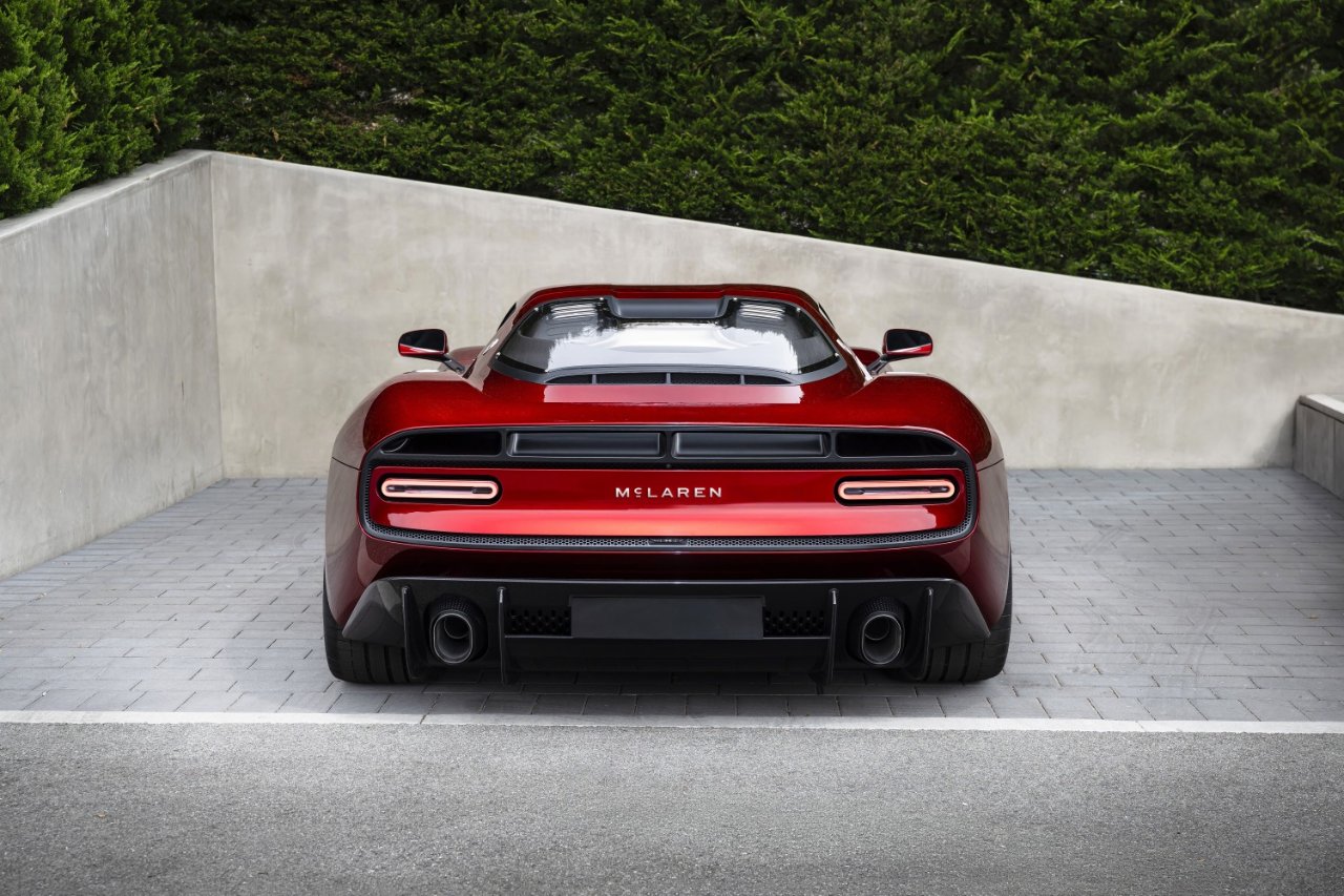 McLaren logosunu yeniledi: Tasarımın kökleri 63 yıllık aile istasyonuna uzanıyor
