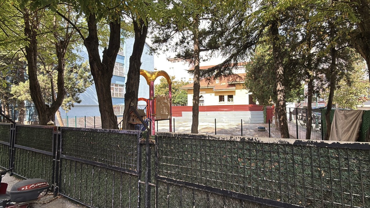 Okulun yanındaki çöpte patlama korkuttu! Yapılan ihmal pes dedirtti