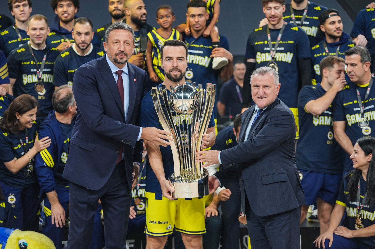 Cumhurbaşkanlığı Kupası'nı, Beşiktaş’ı yenen Fenerbahçe Tarfin kazandı. Kupa törenine Gençlik ve Spor Bakanı Osman Aşkın Bak ve Türkiye Basketbol Federasyonu Başkanı Hidayet Türkoğlu (da katıldı.