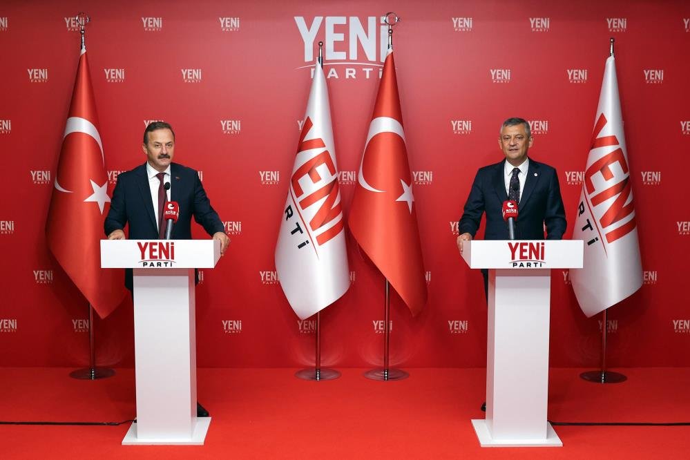 Özgür Özelden Mansur Yavaşın istifasına destek! Tarihin doğru tarafında durdu