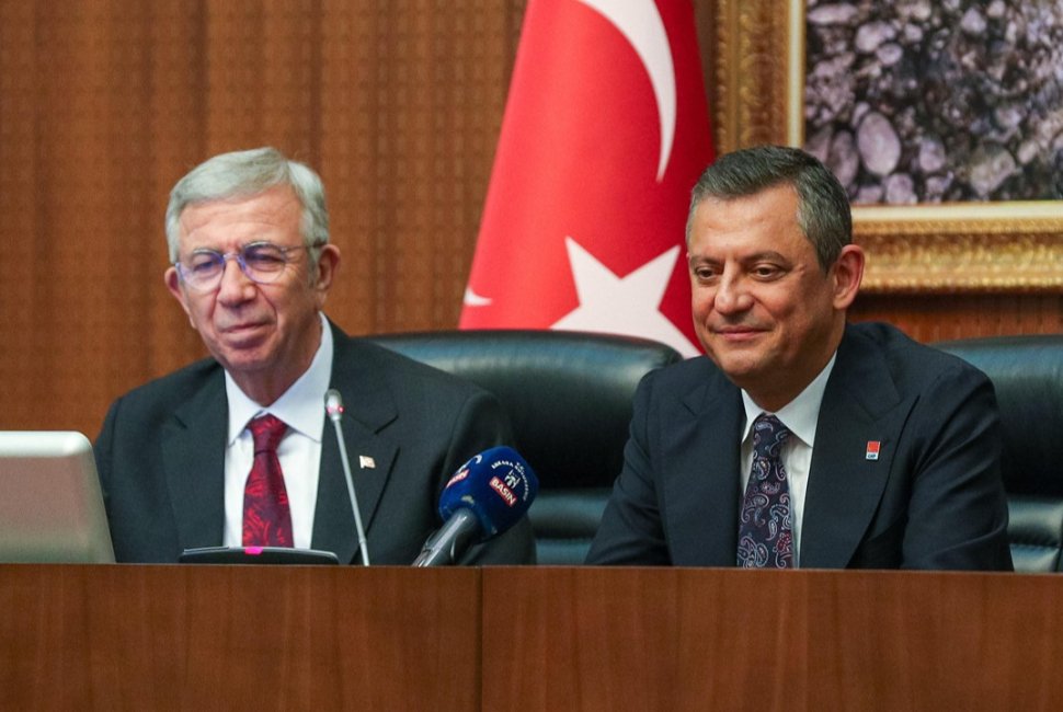 Özgür Özelden Mansur Yavaşın istifasına destek! Tarihin doğru tarafında durdu