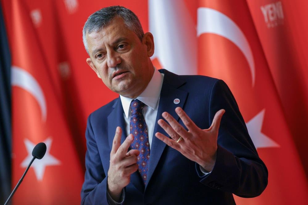 Özgür Özelden Mansur Yavaşın istifasına destek! Tarihin doğru tarafında durdu