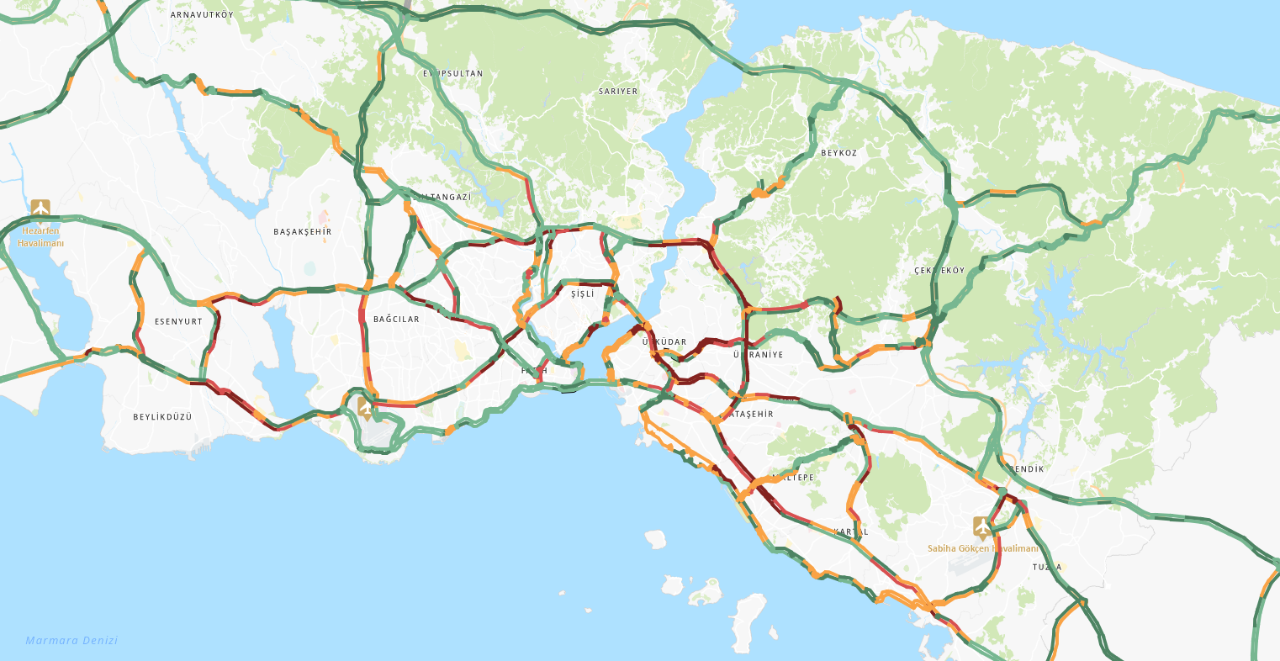 Yağmur zor anlar yaşattı! İstanbulda trafik kilitlendi