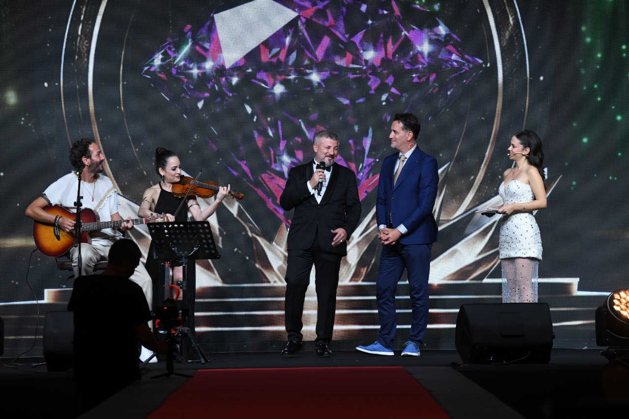 AZAD MEDENİ KAHRAMAN & BEKİR AKSOY