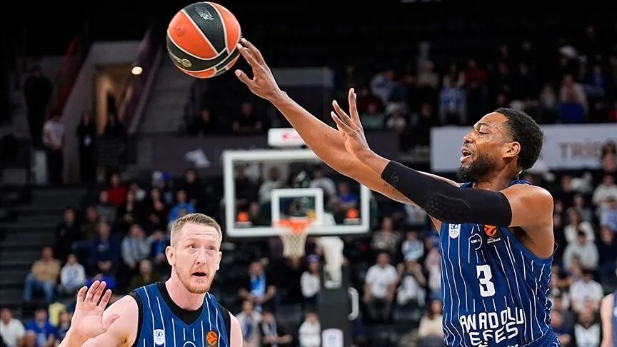 Barcelona Anadolu Efes basketbol maçı ne zaman, hangi kanalda? EuroLeague Barcelona-Anadolu Efes canlı yayın bilgileri