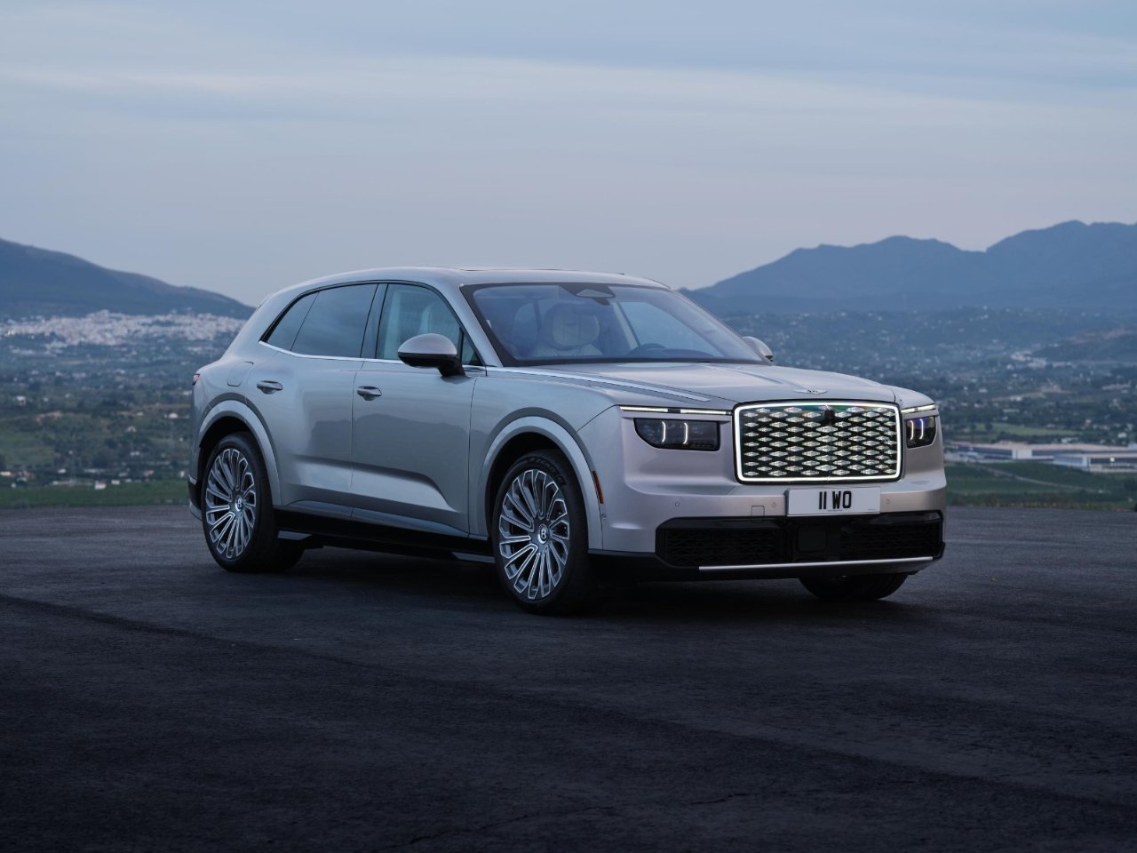 Bentley ilk elektrikli otomobilini tanıttı! İşte 876 beygirlik Torcal