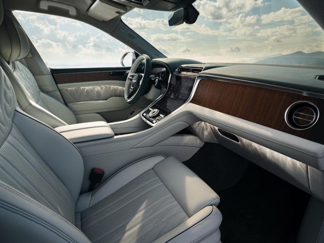 Bentley ilk elektrikli otomobilini tanıttı! İşte 876 beygirlik Torcal