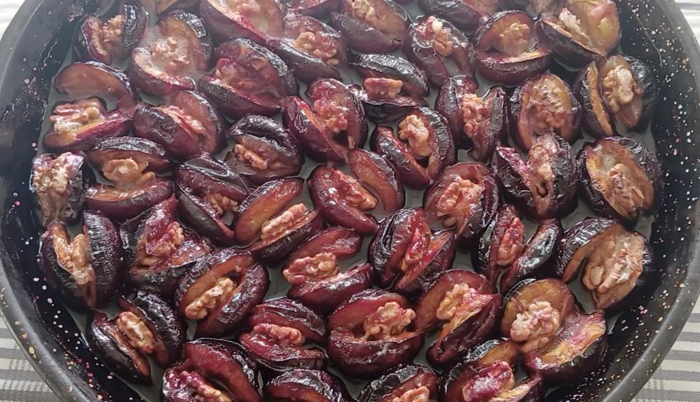 Dalında 4 lira! Üretici satılmayan meyveyi kışlık tatlıya dönüştürüyor