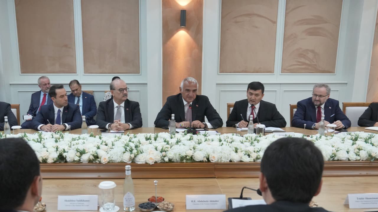 Dikkat çeken 'İmam Mâtürîdî' programı! Bakan Ersoy bağımsızlığının 35. yıl dönümünde Özbekistan'da
