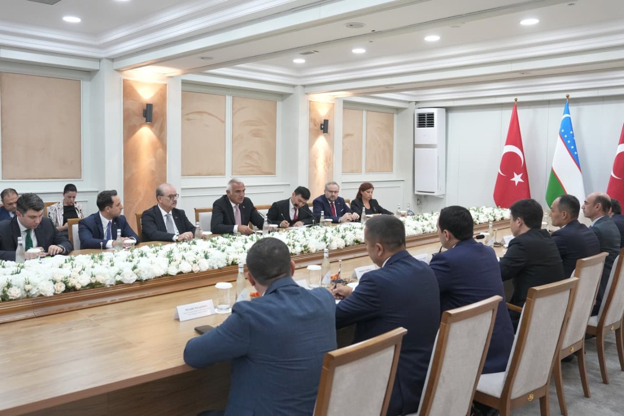 Dikkat çeken İmam Mâtürîdî programı! Bakan Ersoy bağımsızlığının 35. yıl dönümünde Özbekistanda