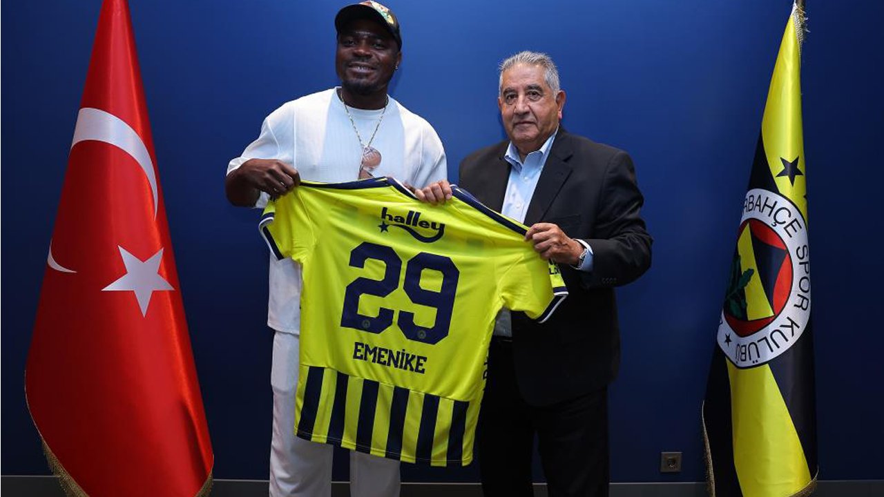 Emmanuel Emenike'den Fenerbahçe'ye ziyaret: Biz kocaman bir aileyiz