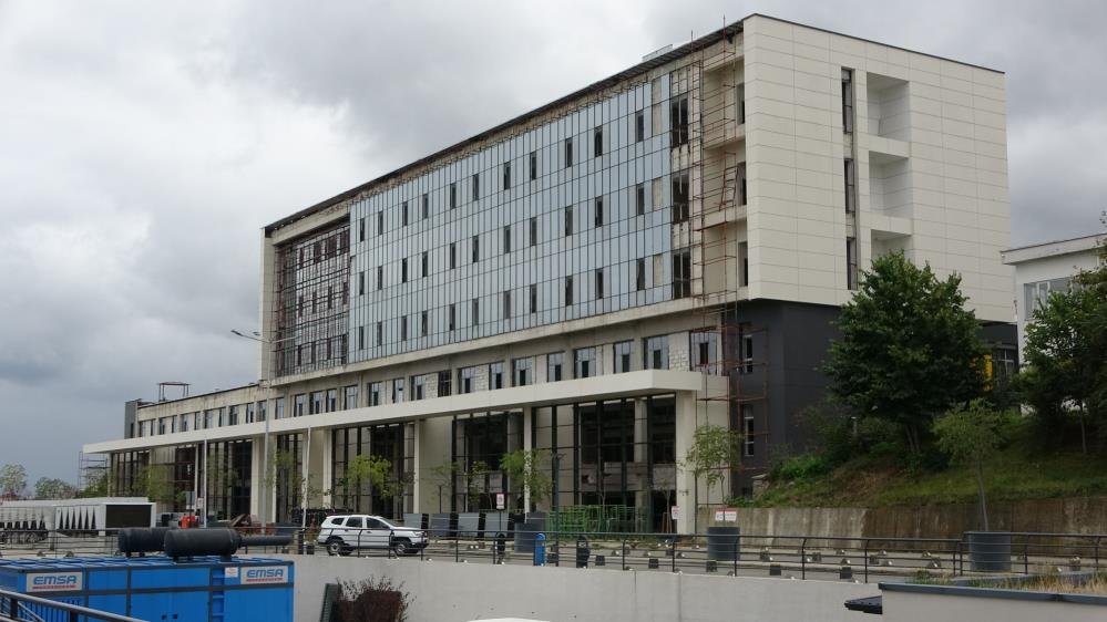 Engeller bir bir aşıldı, geri sayım başladı: Bölgenin en büyük çocuk hastanesi açılışa gün sayıyor