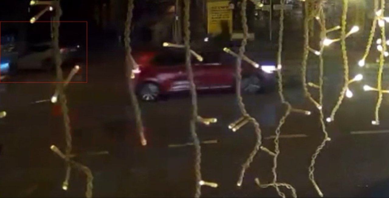 Eskişehir'de korkutan kaza kamerada! Önce çöp konteynerine sonra panoya böyle daldı