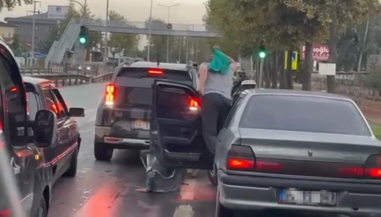 Köpek tarafından ısırılıp yerde sürüklendi! O anlar kamerada