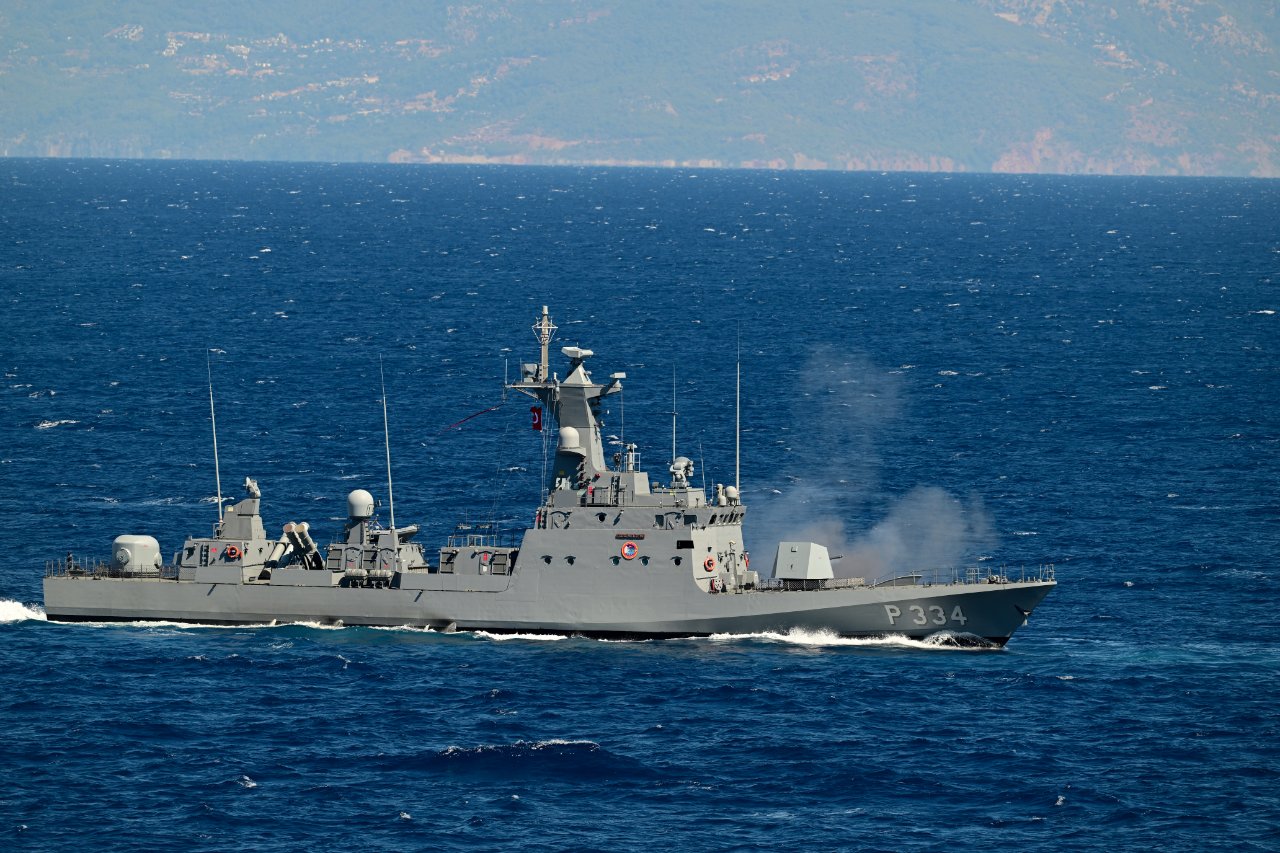 Mavi Vatan’da nefes kesen tatbikat! DİHA ilk kez TCG Anadolu’dan havalandı