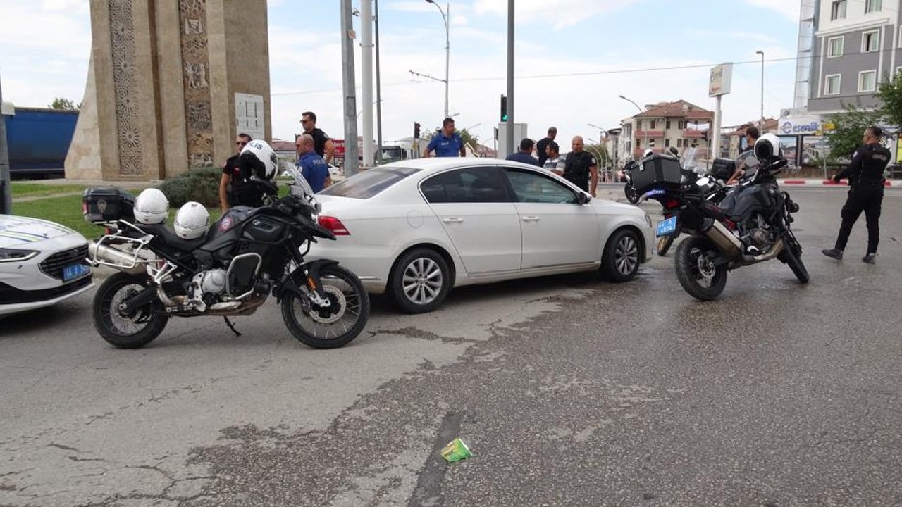 Öğretmene ölüm tehdidi polisi harekete geçirdi! Farklı ilden gelen 2 araç durduruldu