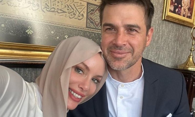 Reshad Strik’ten eşi Gamze Özçelik’e sevgi dolu sözler! “Ruhumu aydınlatıyorsun”