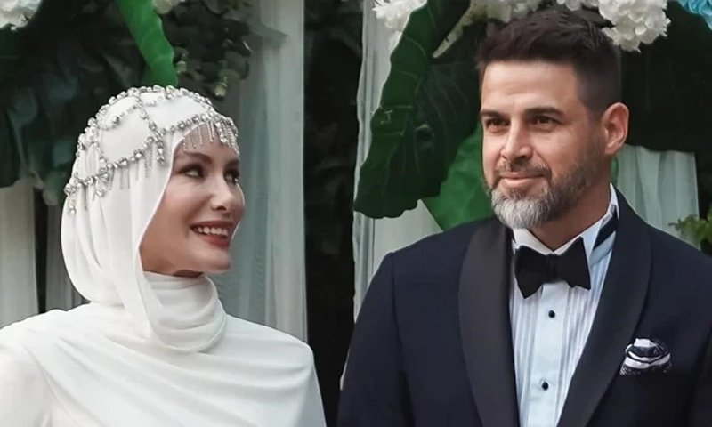Reshad Strik’ten eşi Gamze Özçelik’e sevgi dolu sözler! “Ruhumu aydınlatıyorsun”