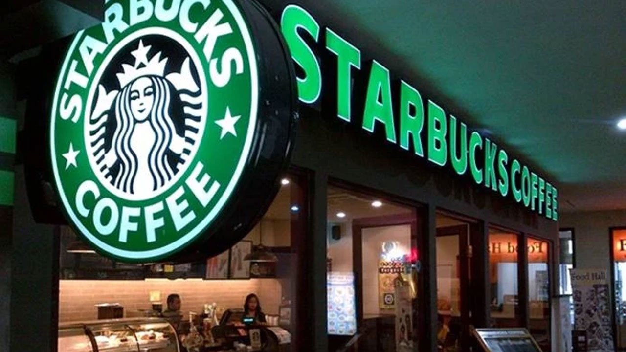 Starbucks'ta kriz! Onlarca şubesini kapatıyor