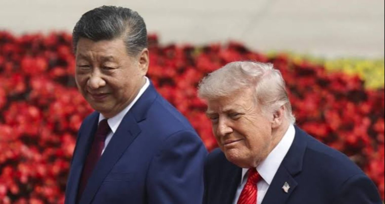 Trump-Xi zirvesine  çok konuşulacak anlar! Savaş uçakları geçince olanlar oldu