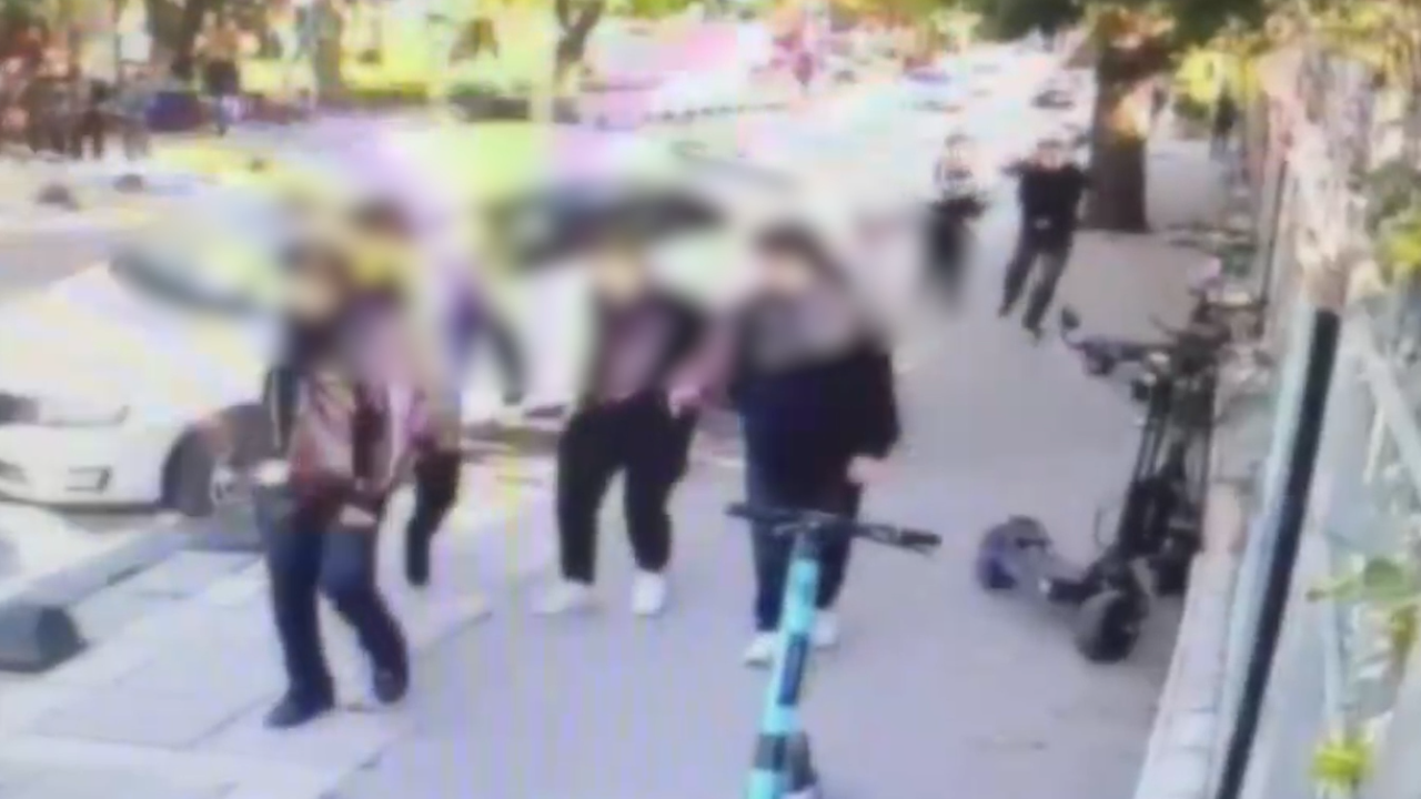 Üsküdar'da kaldırımdaki çocuklara çarpan araç sürücüsü gözaltına alındı