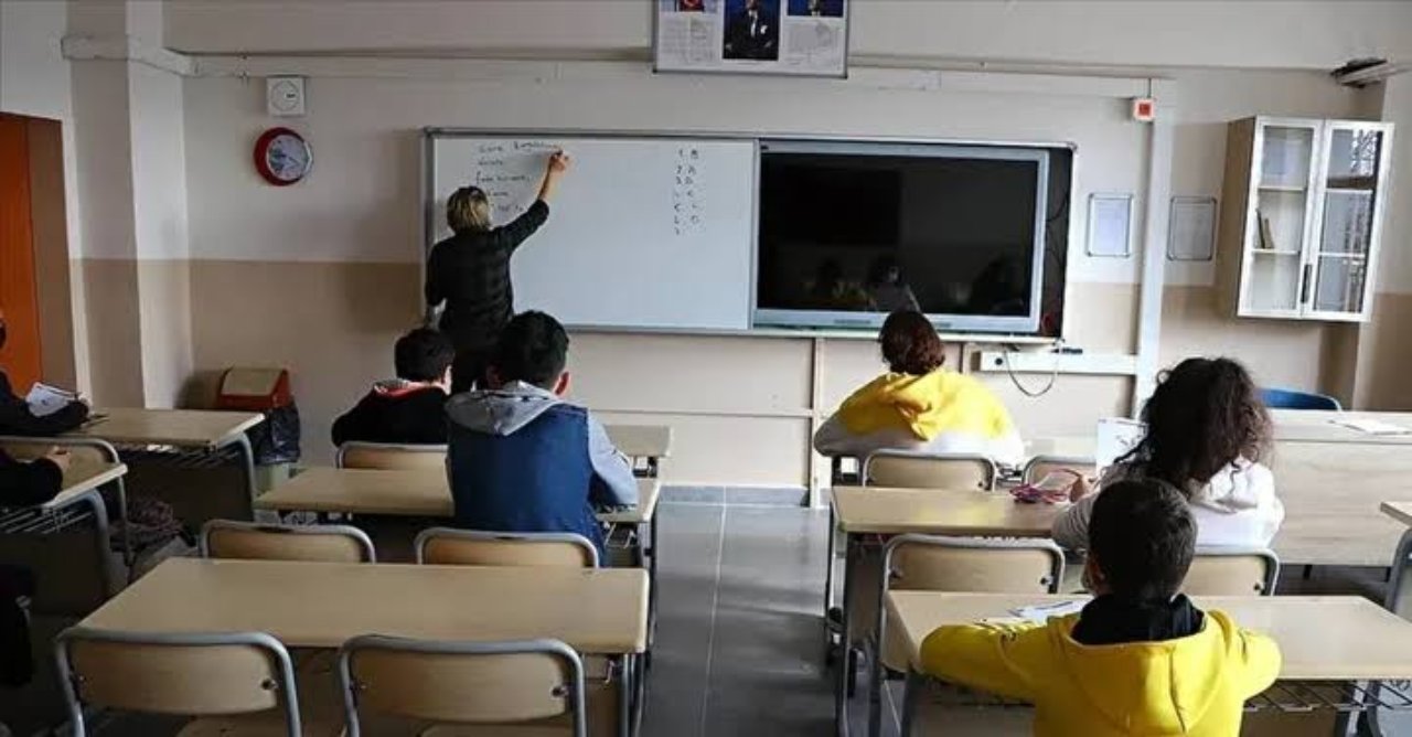 Yarın okullar var mı, 25 Eylül okullar tatil mi? Eğitim öğretime ara verilip verilmeyeceği gündemde