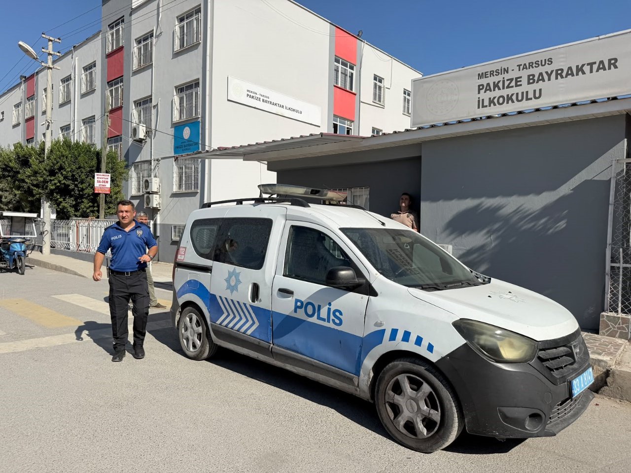 1. sınıf öğrencisinin çantasından tabanca çıktı! Baba gözaltında