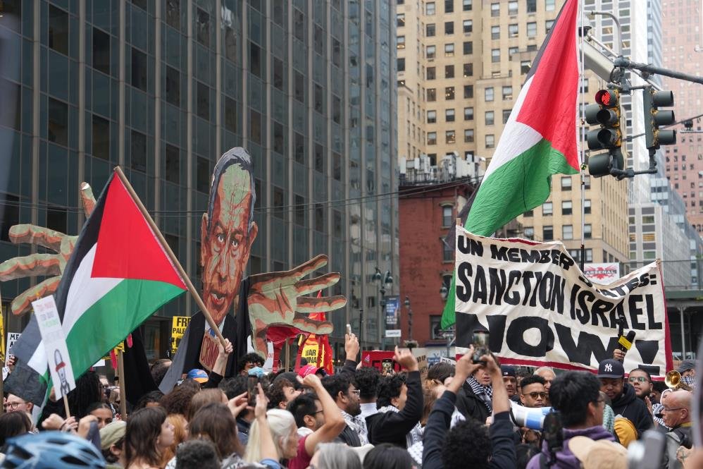 ABD'de Netanyahu nefreti sokaklara sığmadı! Binlerce kişi protesto etti
