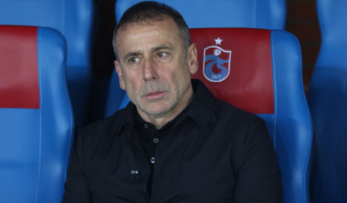 63 yaşındaki çalıştırıcı, Trabzonspor ile 2021-2022 sezonunda Süper Lig şampiyonluğu yaşamıştı.
