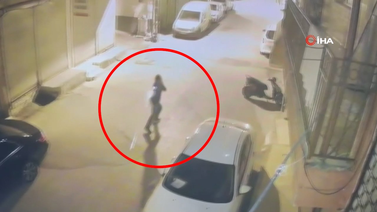 Adana'da yüzleri maskeli şahıslardan araçlara kurşun yağmuru! O anlar kamerada