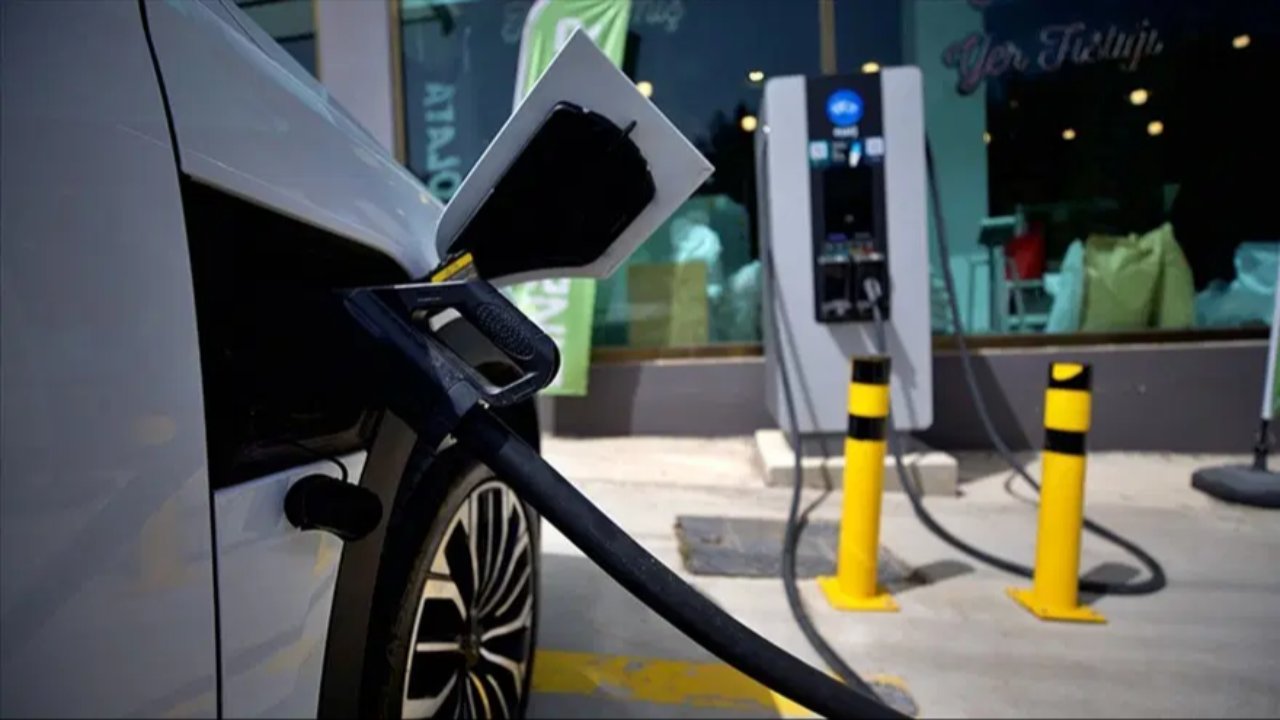 Elektrikli araçlara kilometre bazlı vergi iddiasına DMM’den açıklama: Gündemde böyle bir çalışma yok
