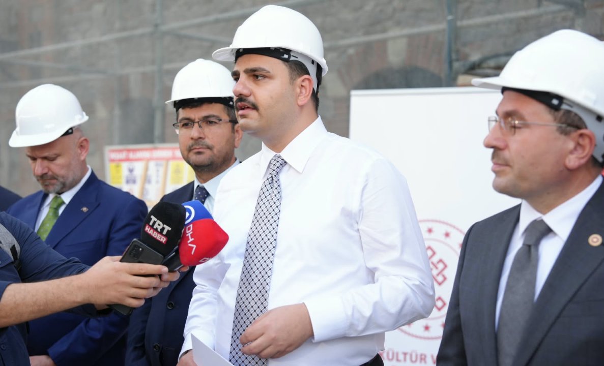 Eyyüp Kadir İnan'dan Özgür Özel'e: İzmirlilerden özür dilemeliler
